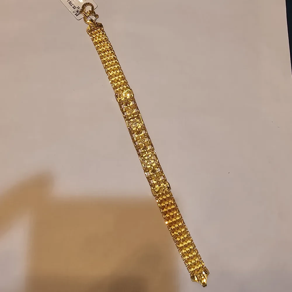 BRACELET