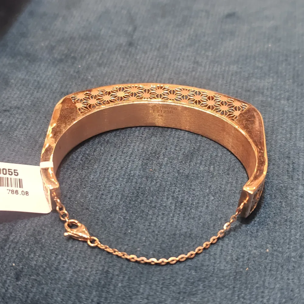 BRACELET