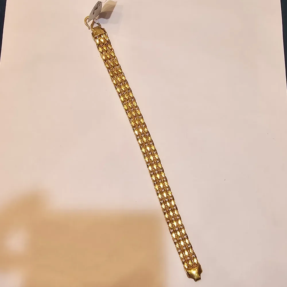 BRACELET