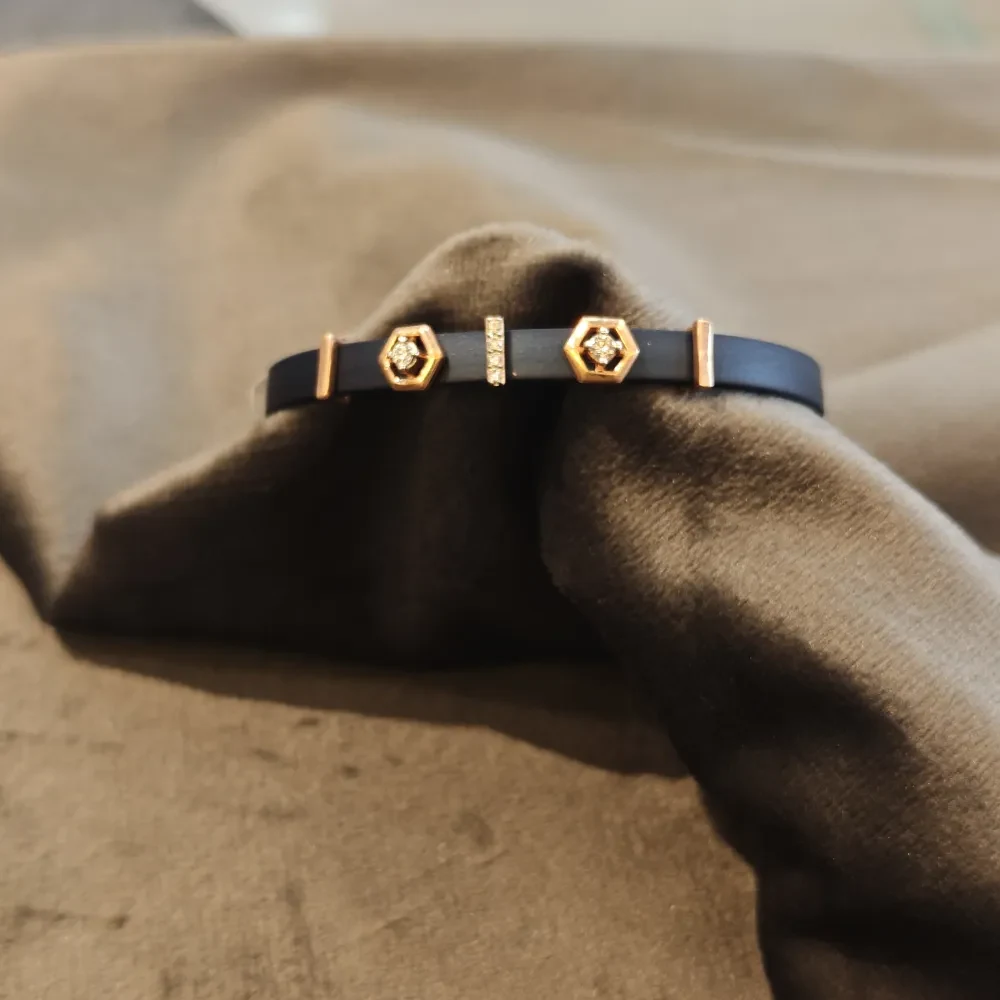 Ladies Hand Band