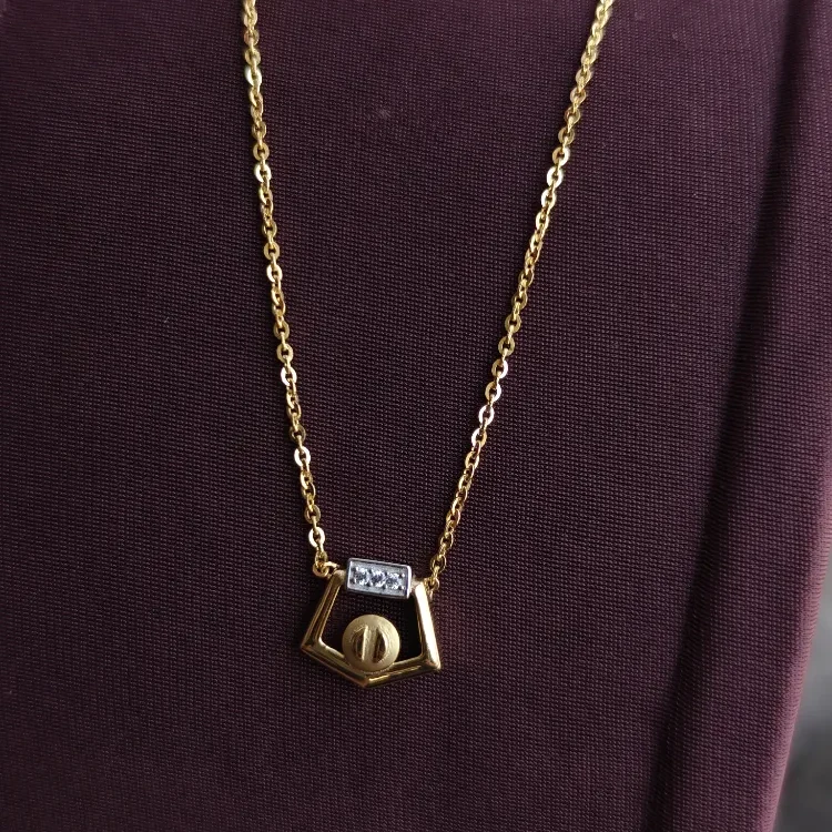 Short Pendant Chain