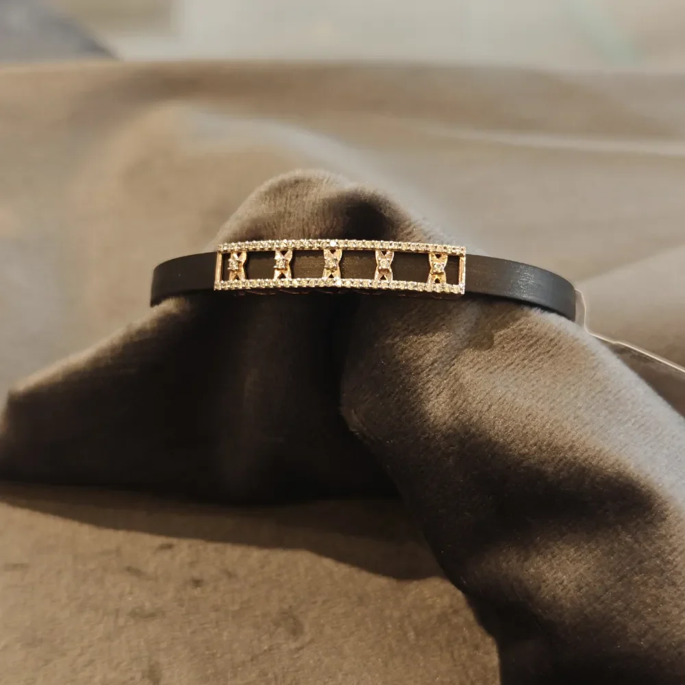 Ladies Hand Band