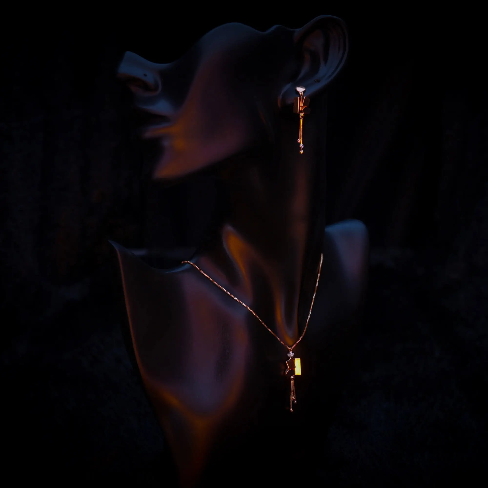 Rosegold Chain With Ear-rings