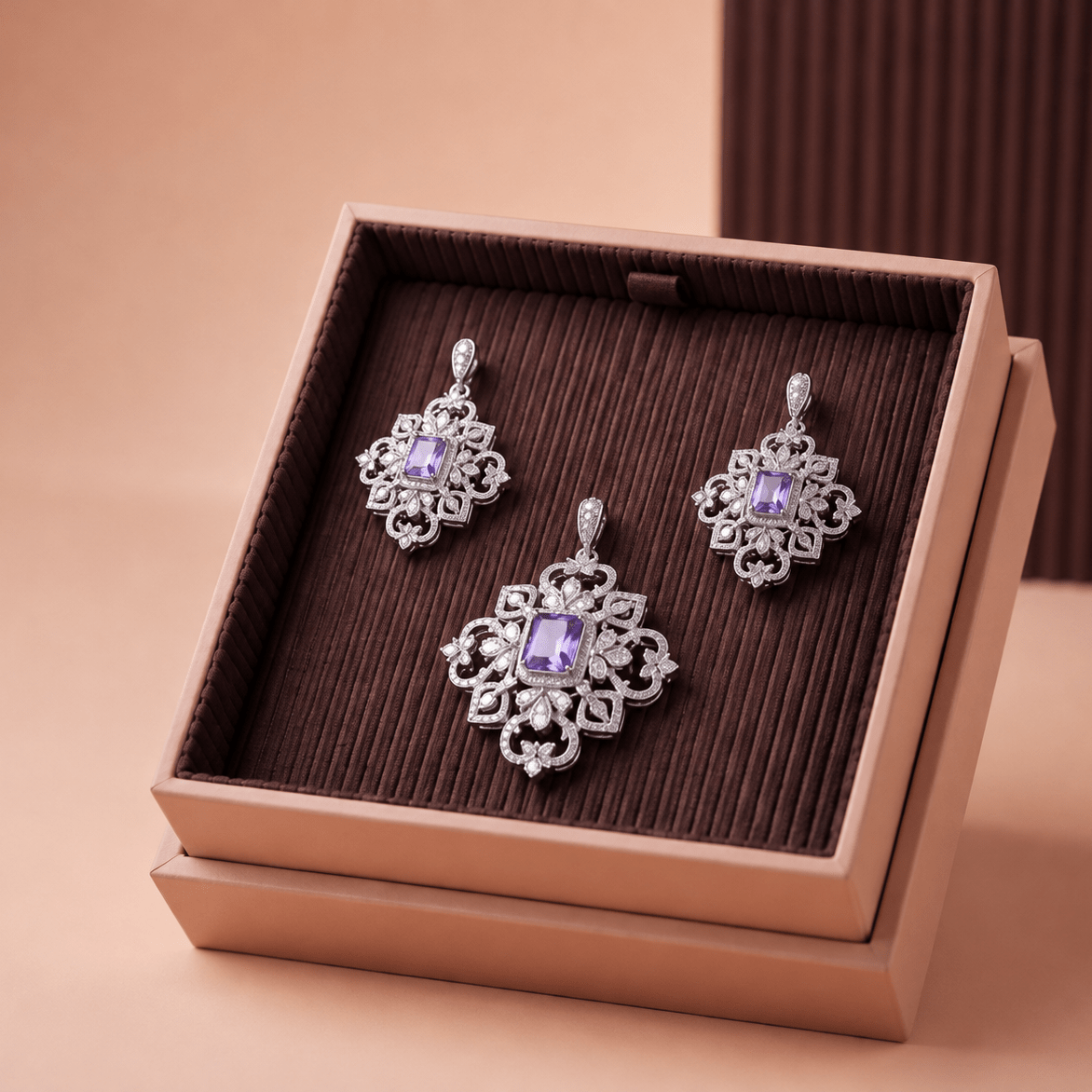 Versailles Pendant Set
