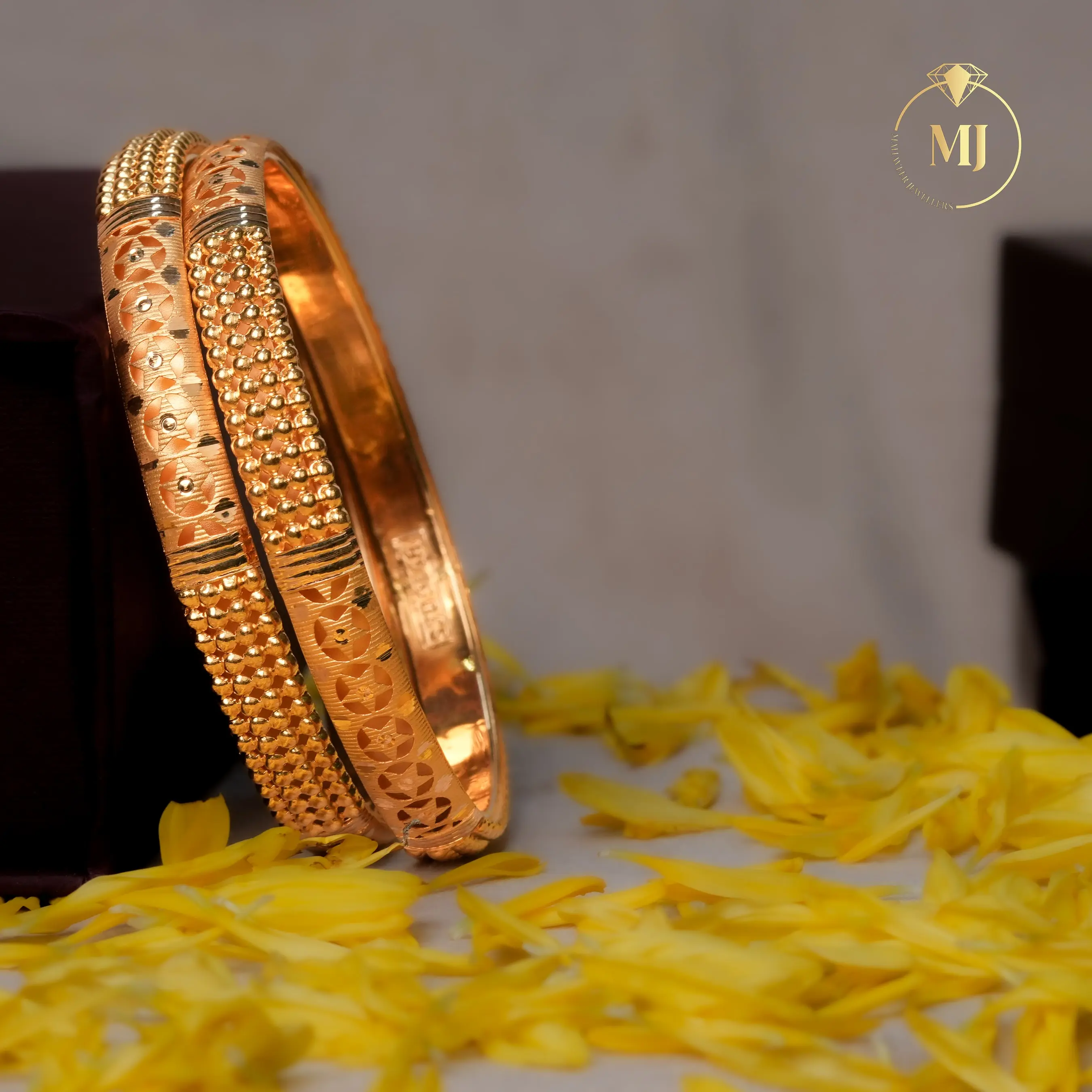 Eternal Glow Gold Womens Bangles