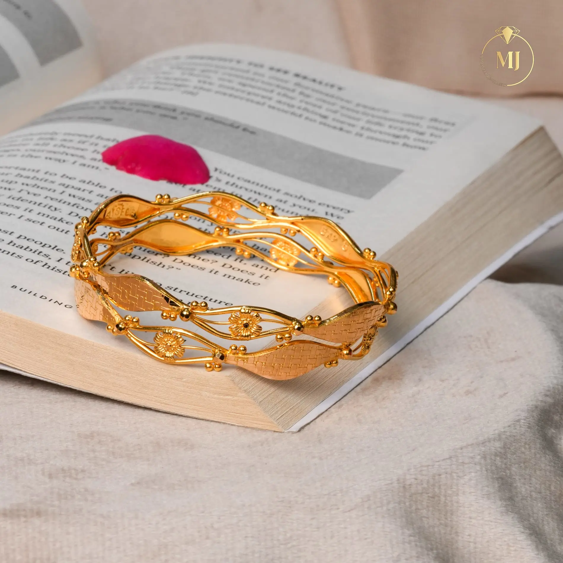 Vanya Floral Weave Bangle Set