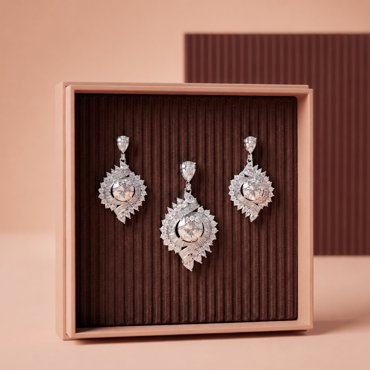 Opera Pendant Set
