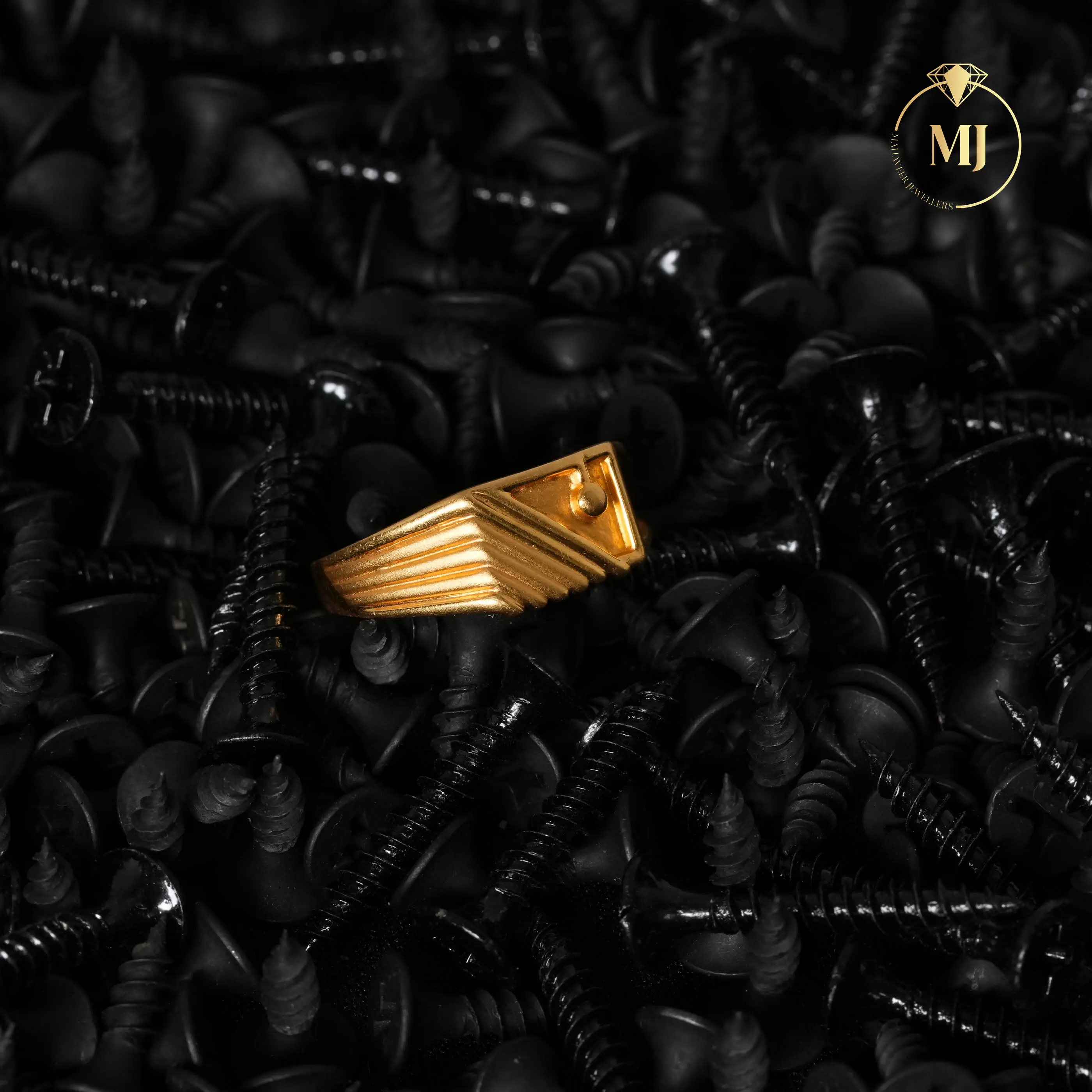 Classic Everyday Gents Gold RIng