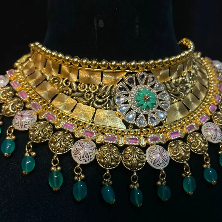kundan chokar