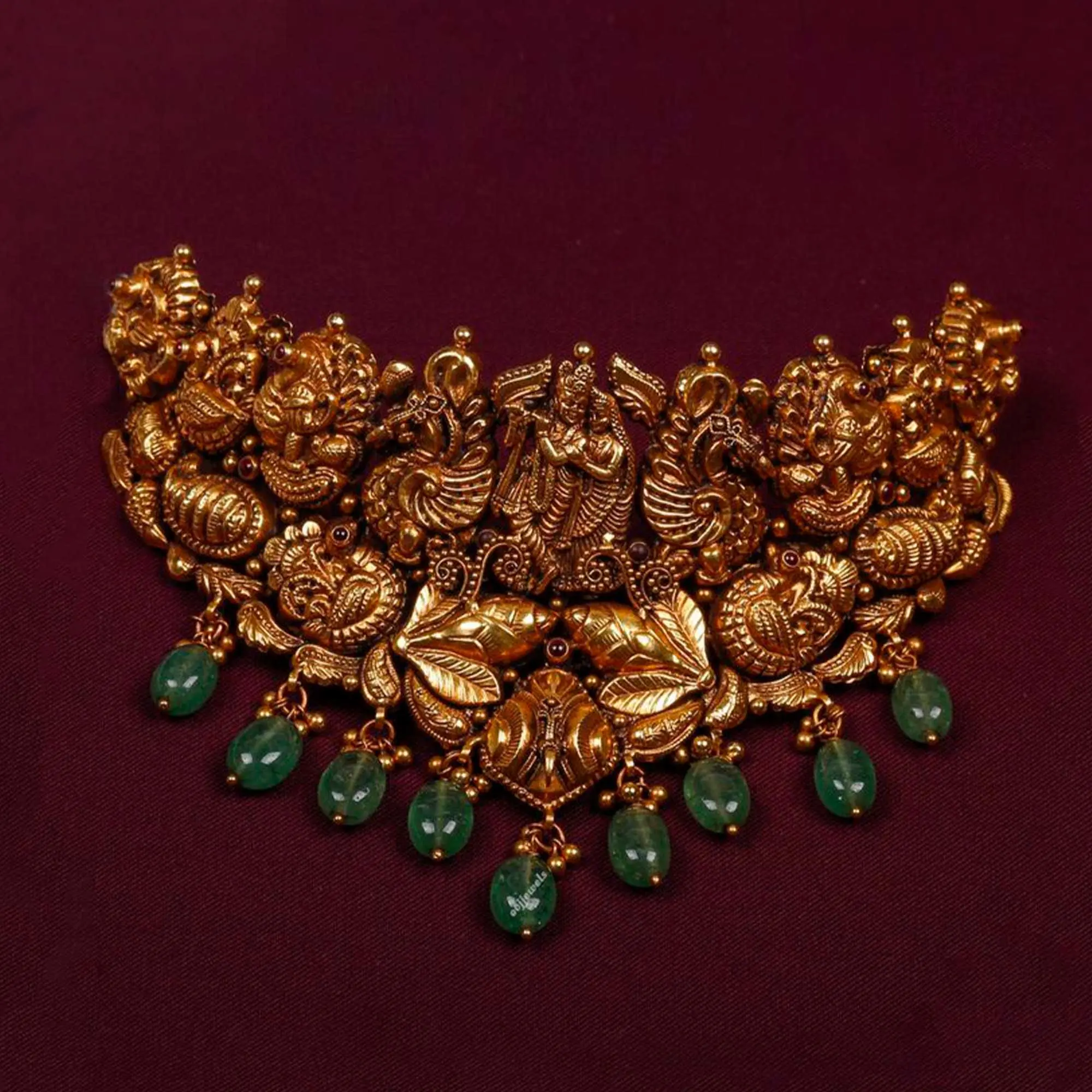 Aarohi Choker
