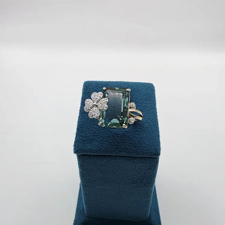 Fancy Ladies Ring 30