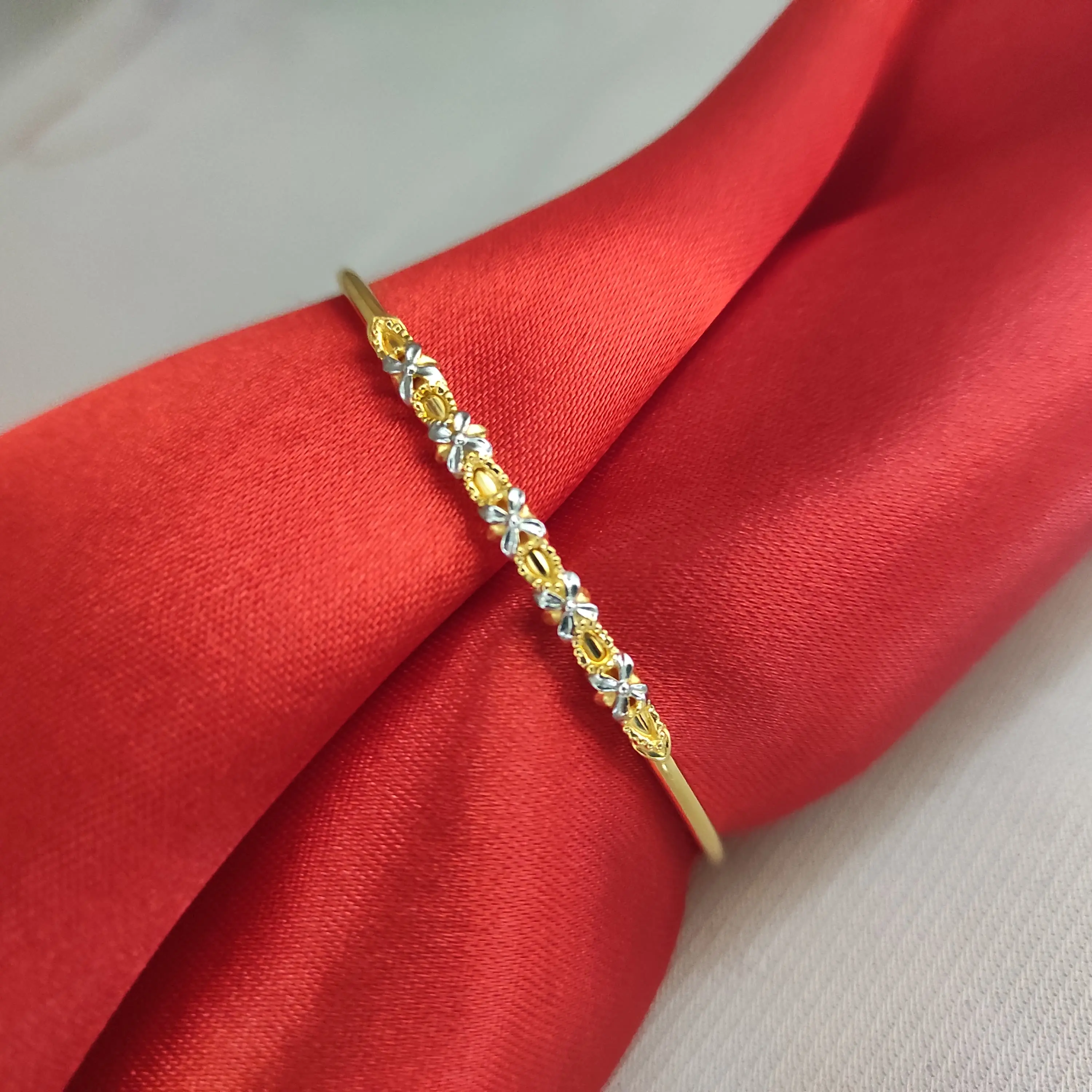 Ladies Flexible Kada
