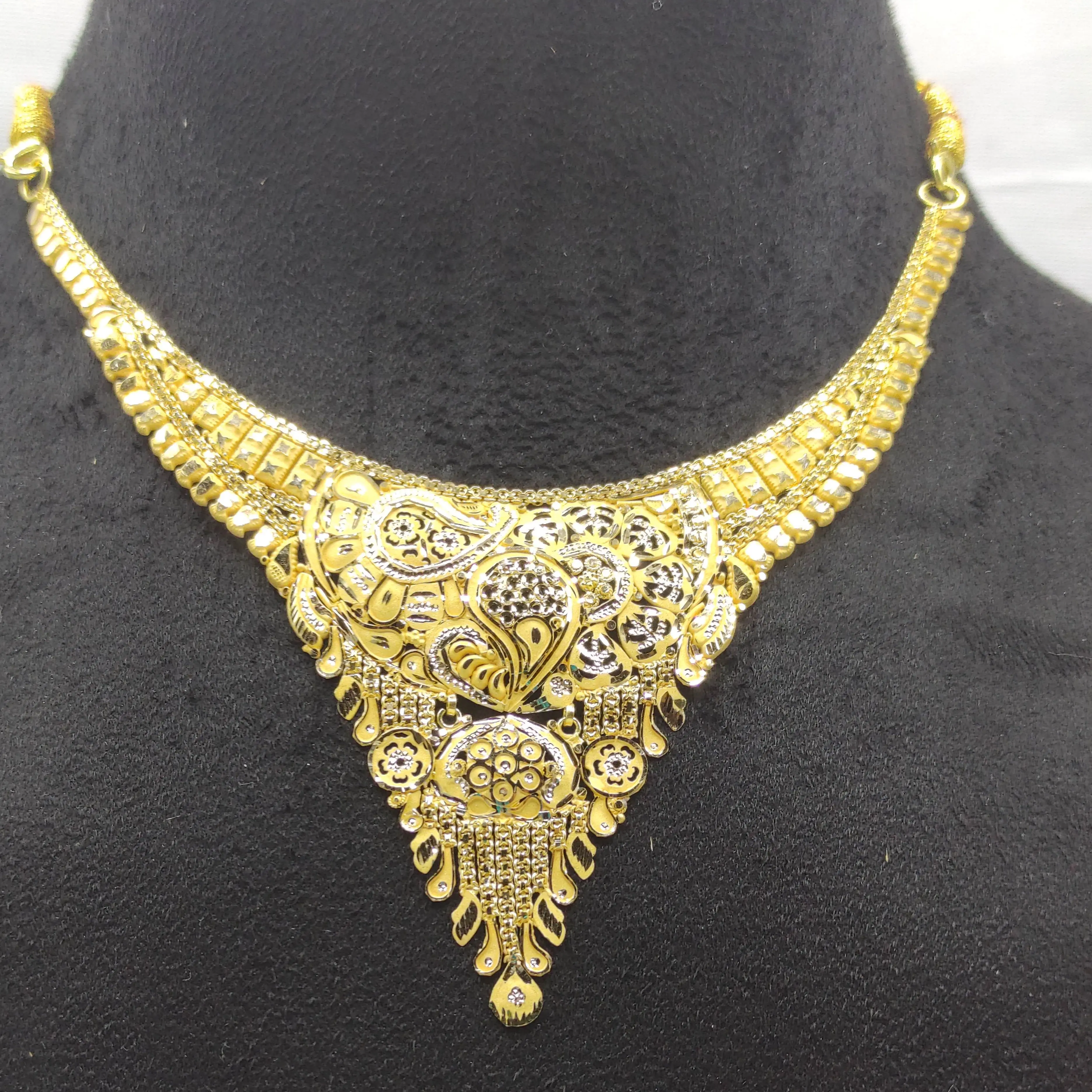Arbi Necklace