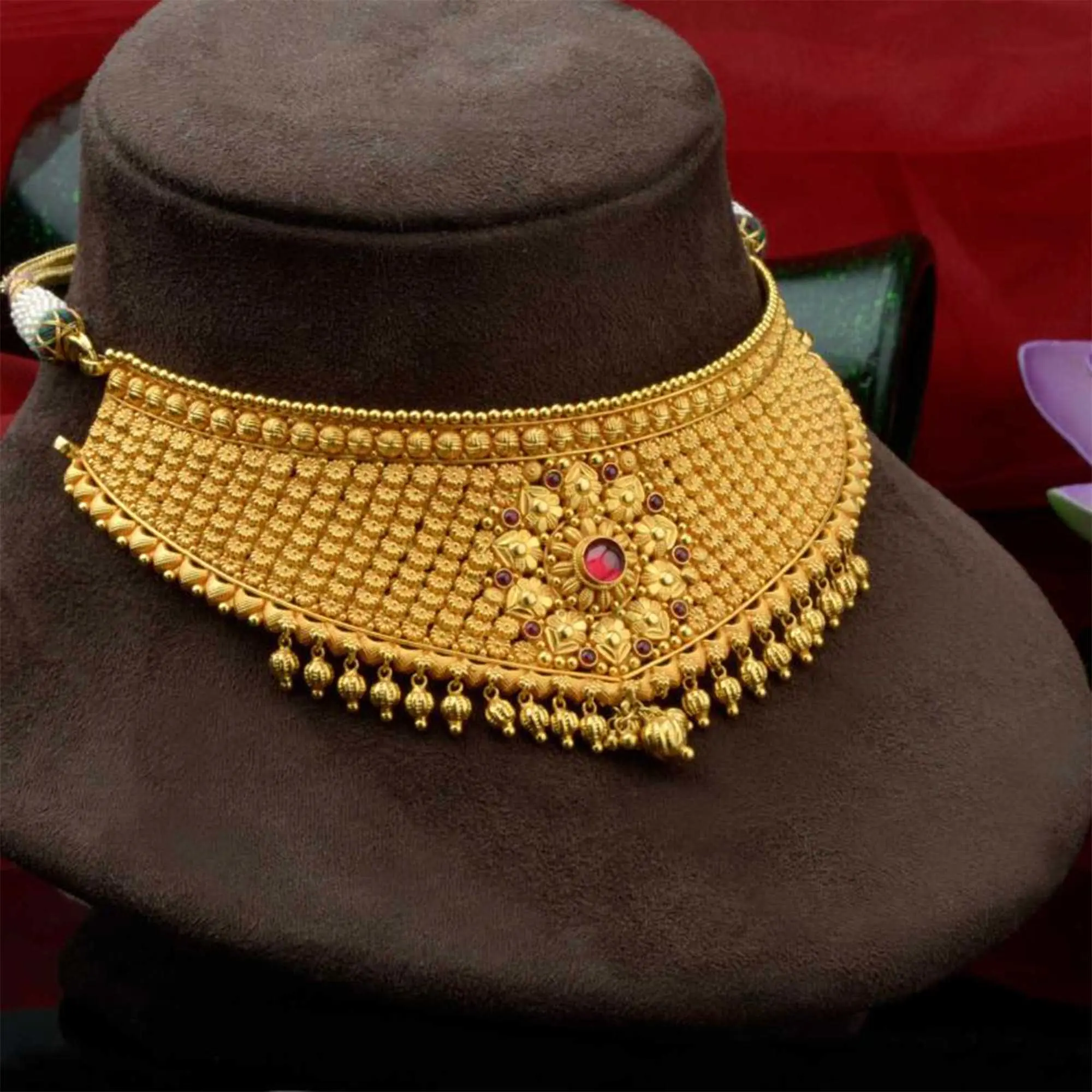 Diya Choker