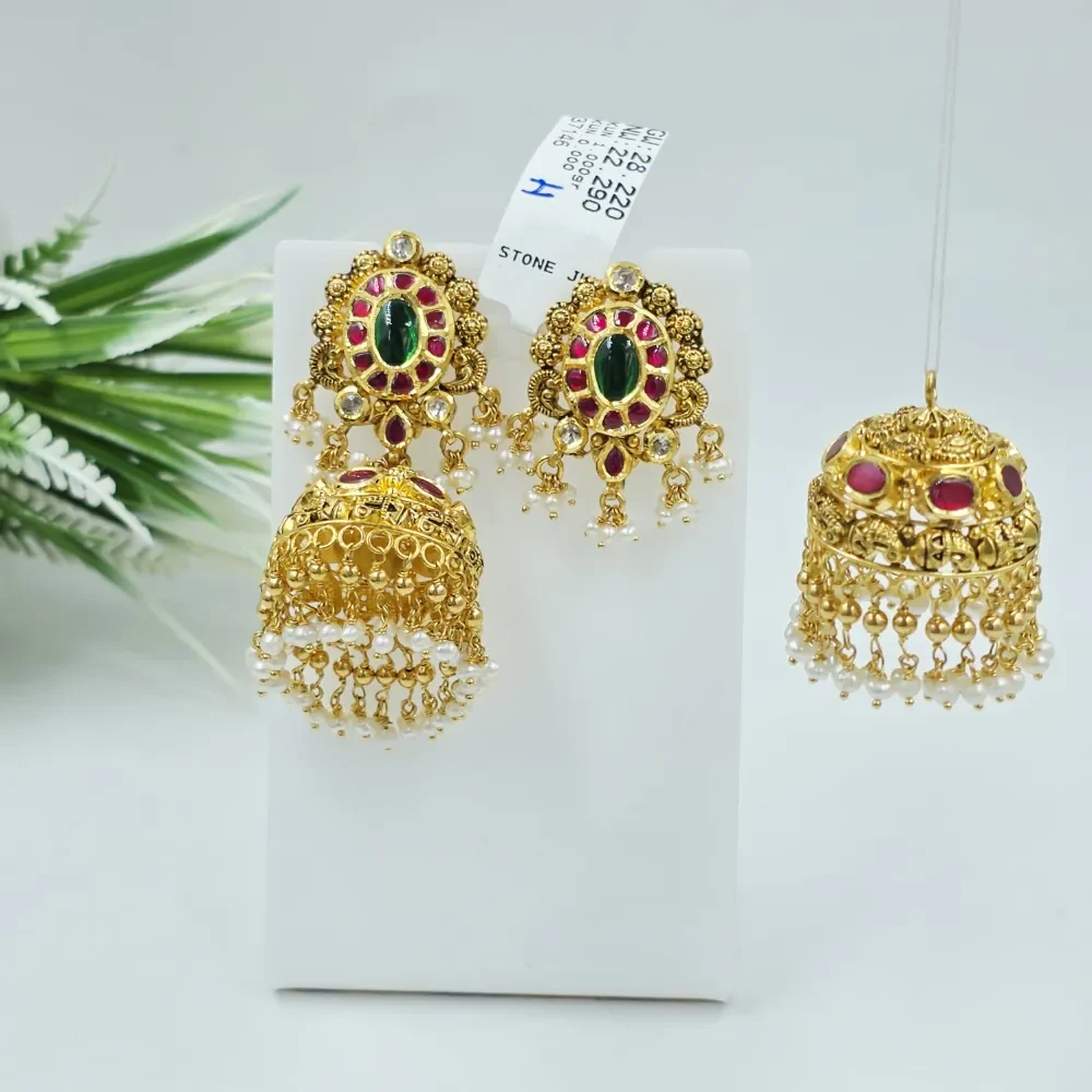 Kundan jhumka