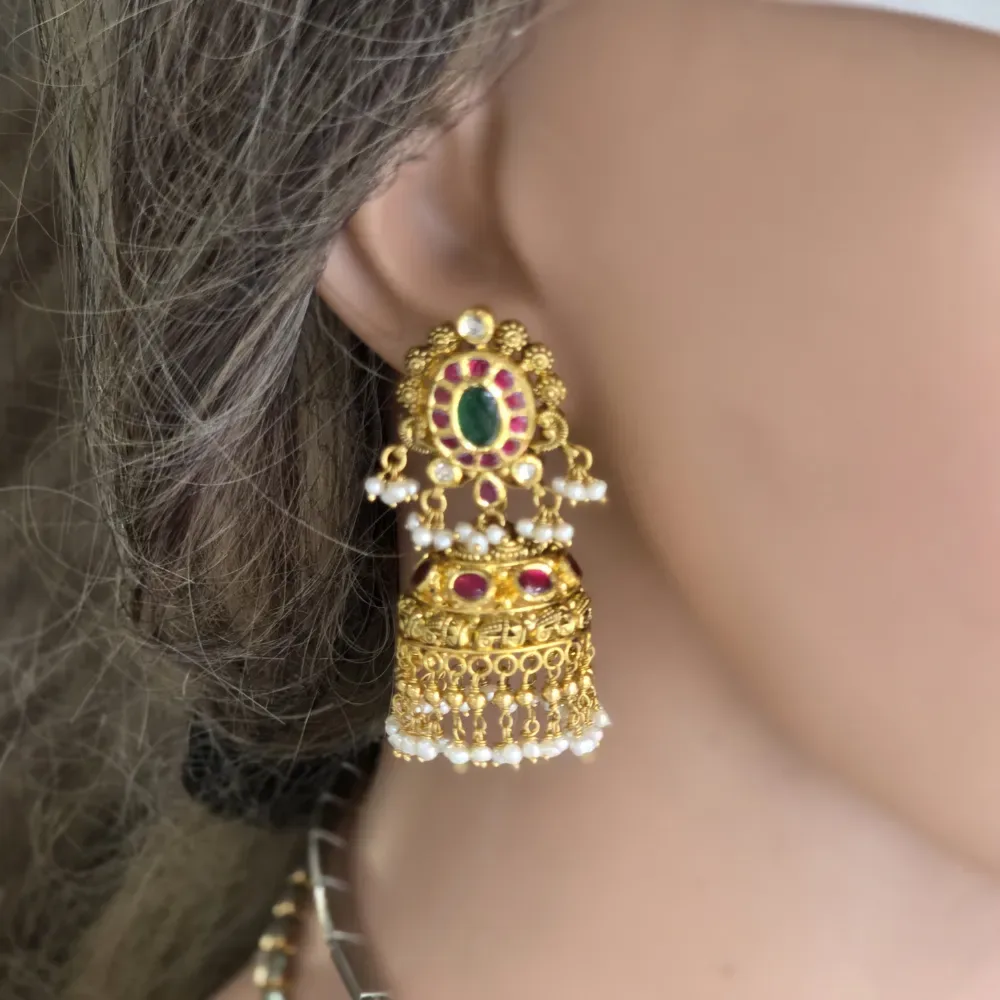 Kundan jhumka