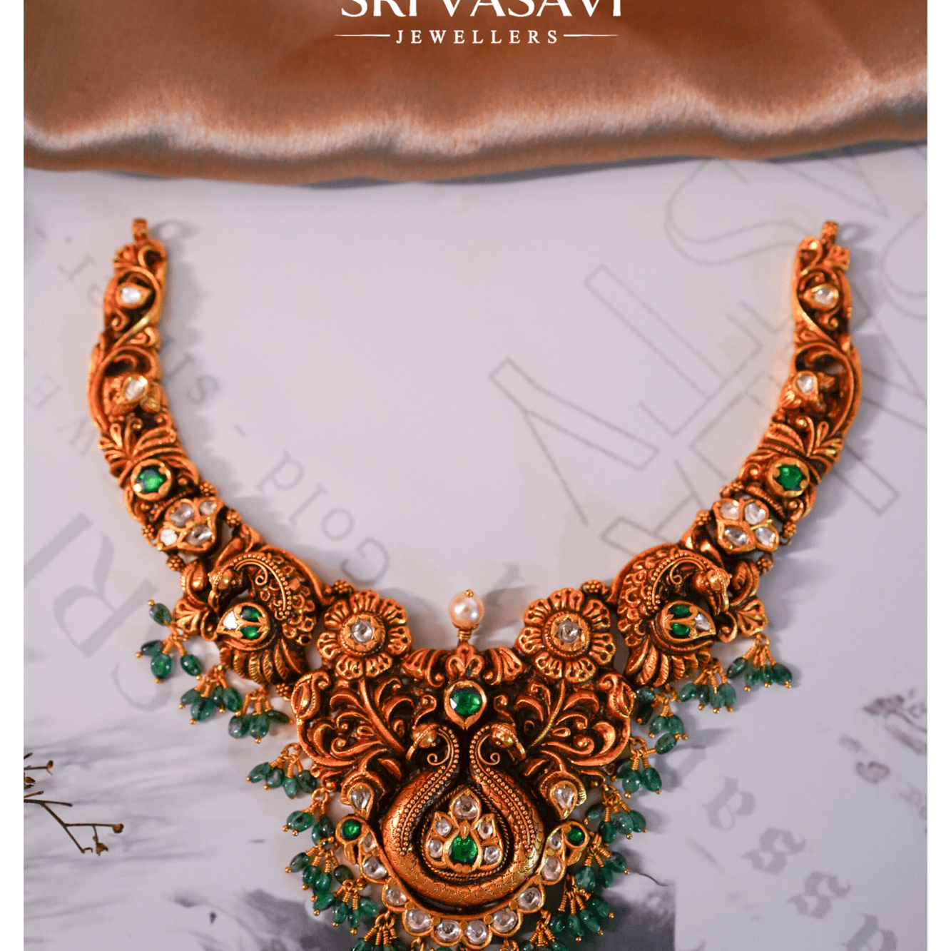 Uncut polki and emerald necklace