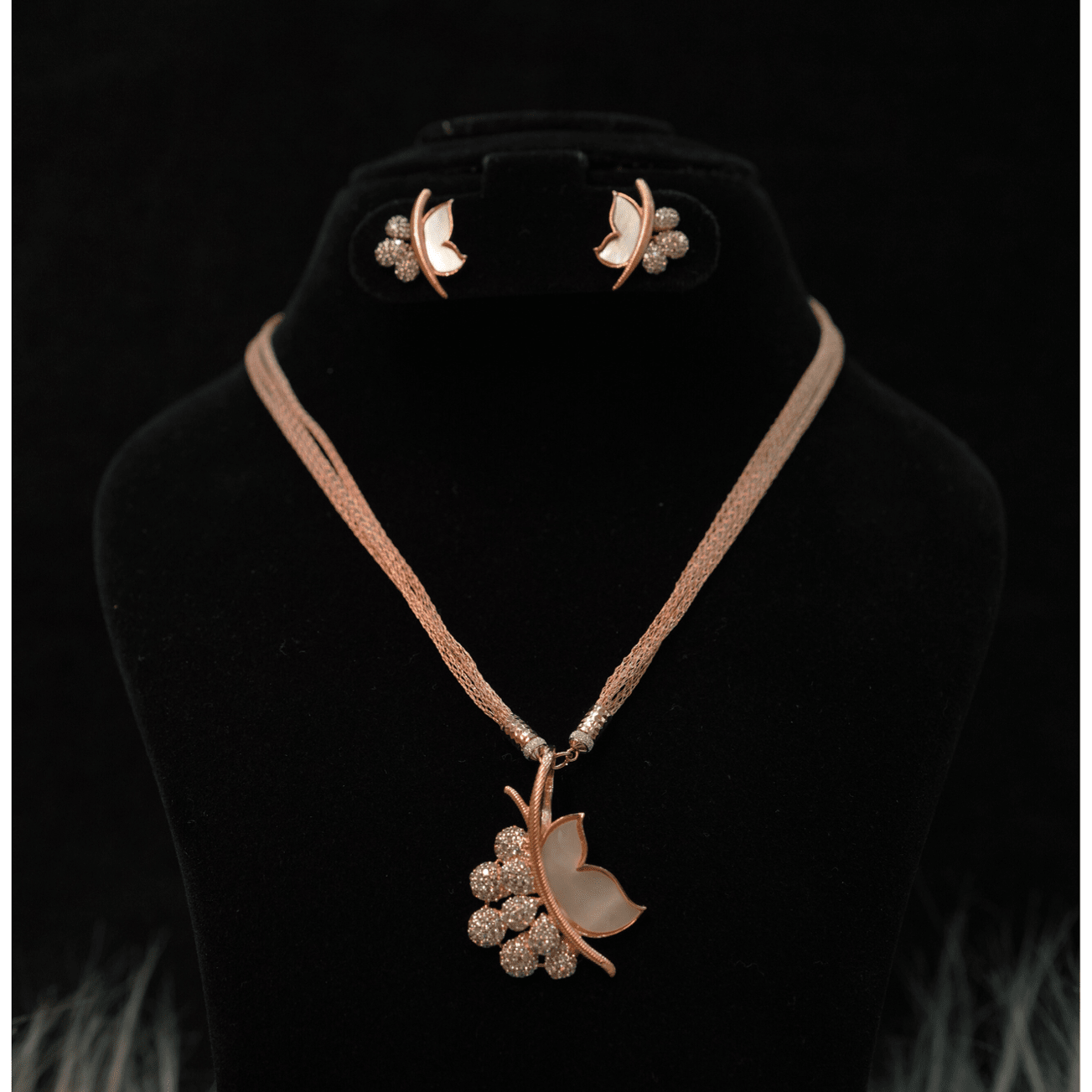 Mother of pearl pendant set