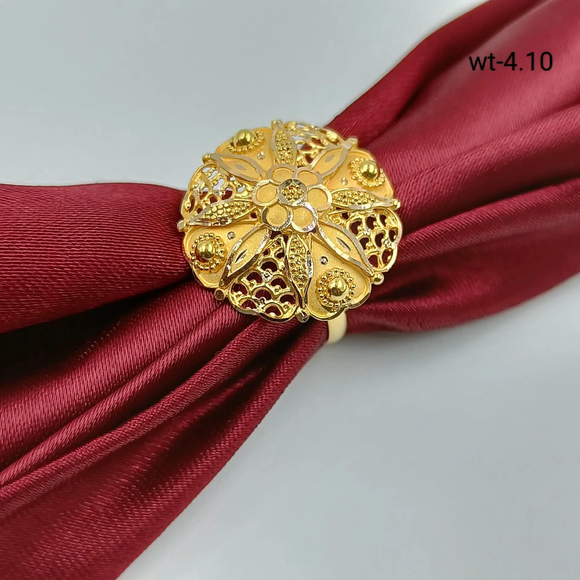 Round Lodge Ring