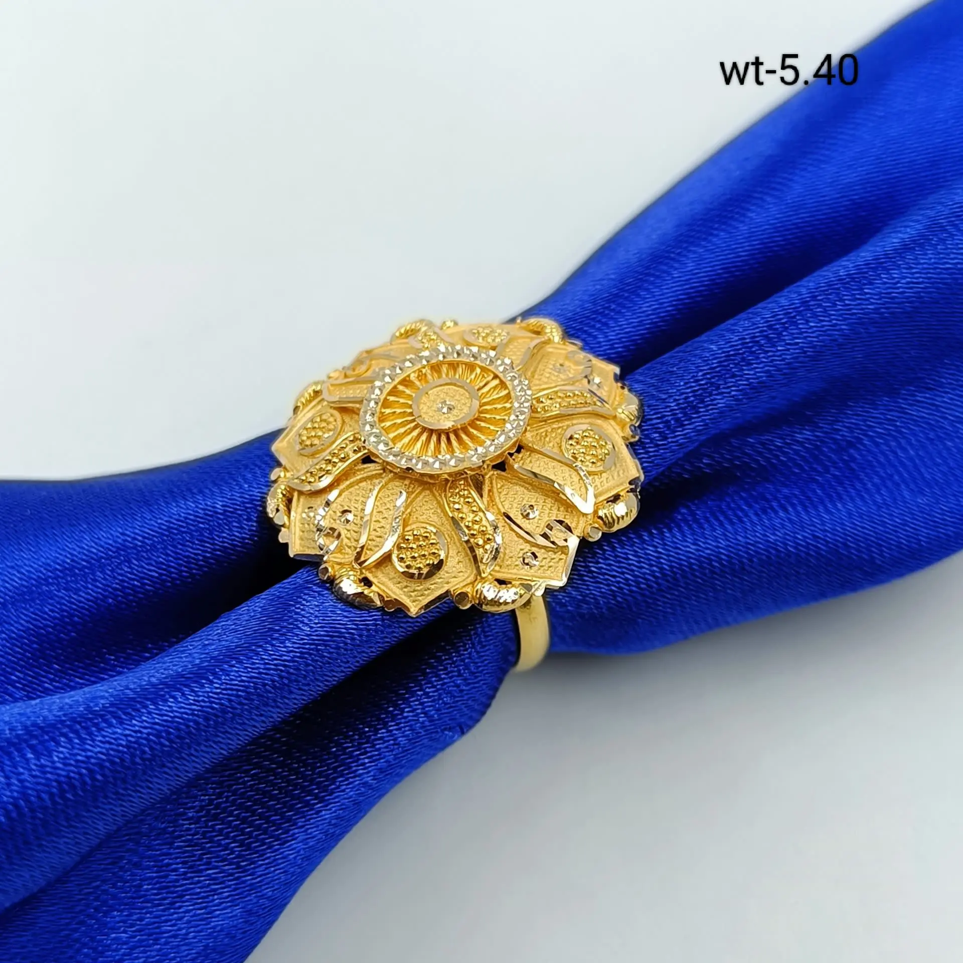 Round Lodge Ring