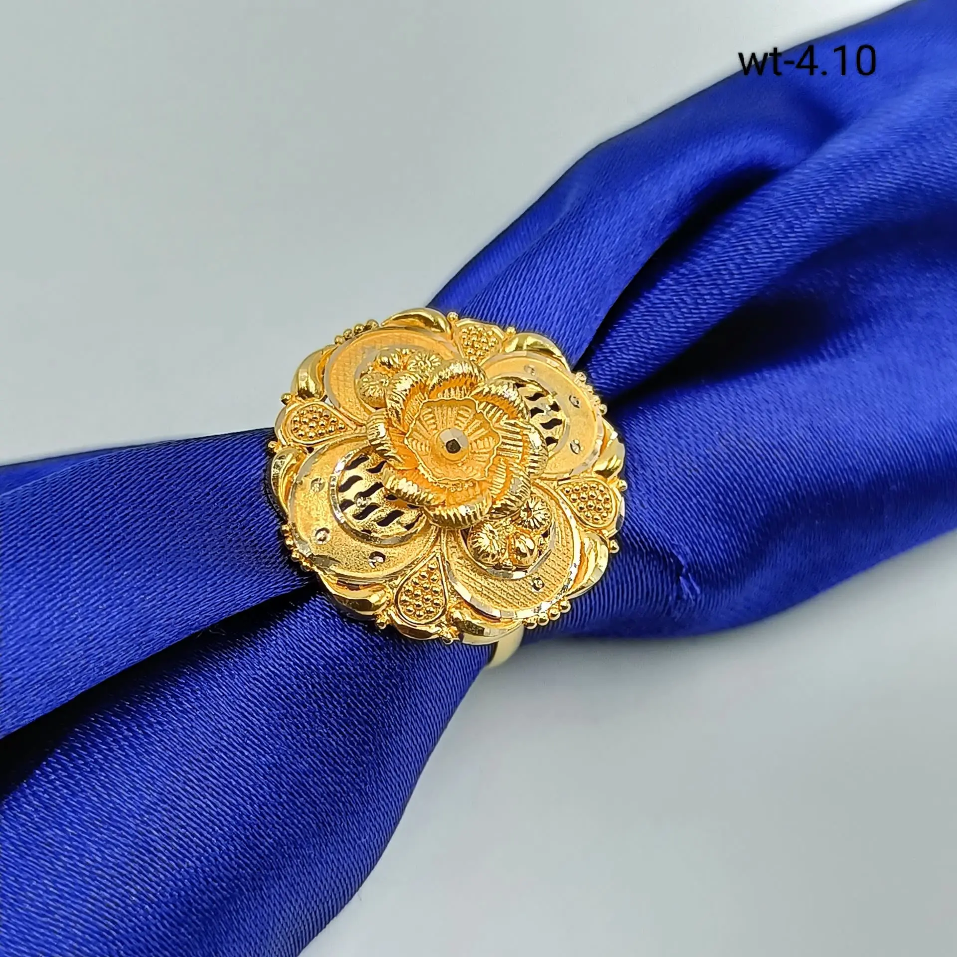 Round Lodge Ring