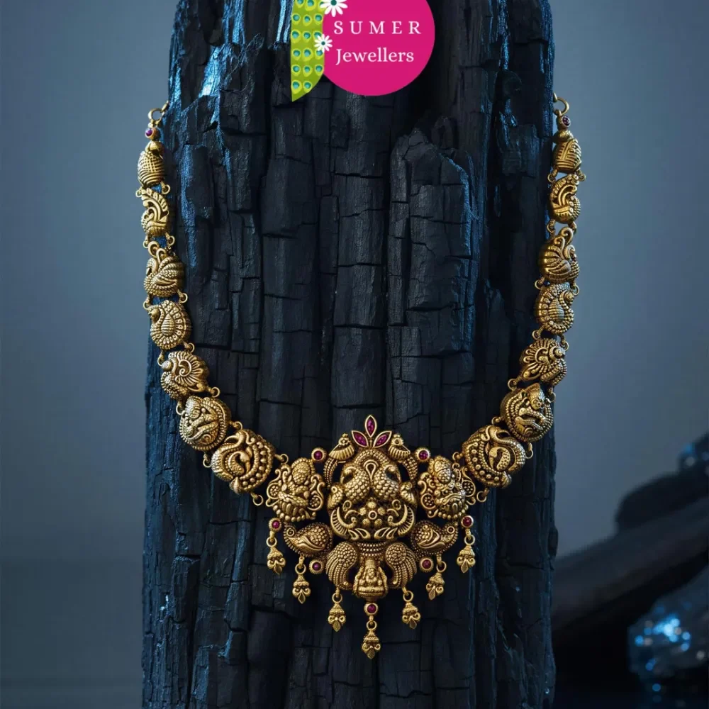 GOLD NECKLACE