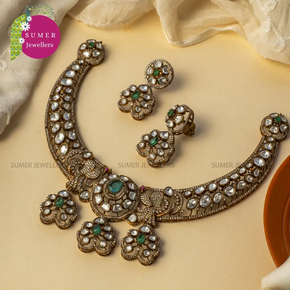 ANTIQUE SET