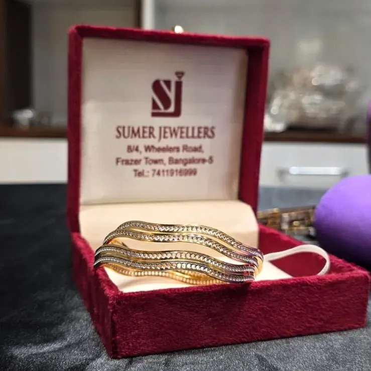 BANGLES