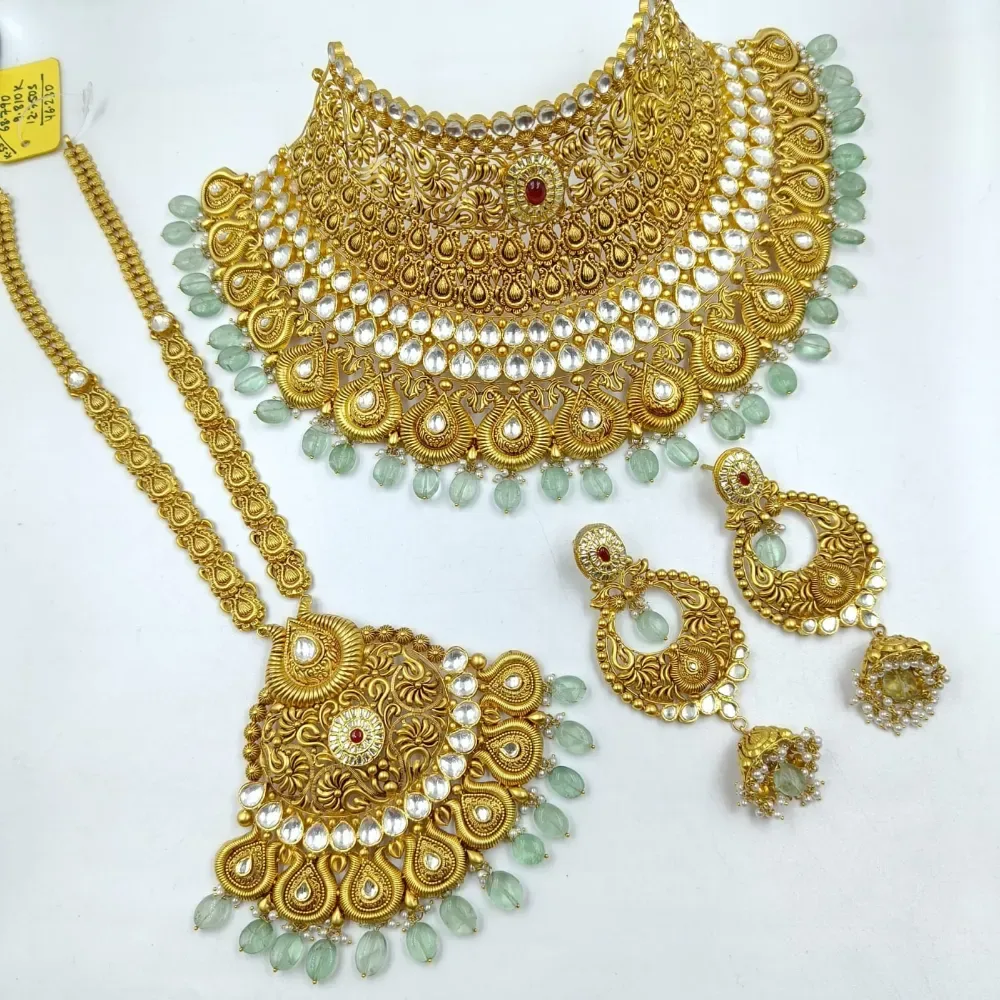Longset With Choker