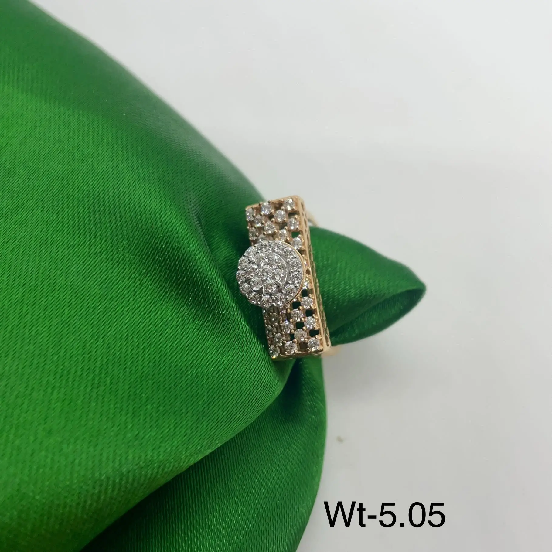 Cluster Setting Ladies Coketail Ring