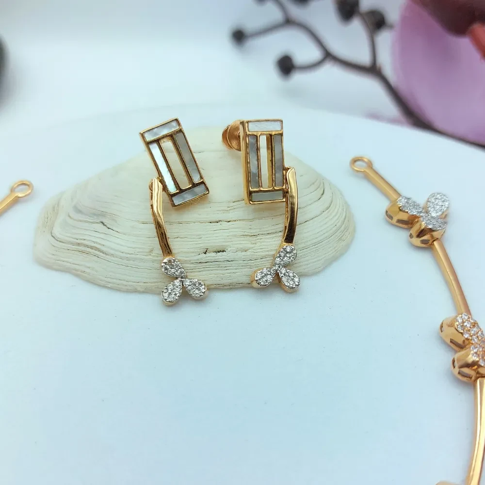 Elegant Mother Of Pearl Necklace Set
