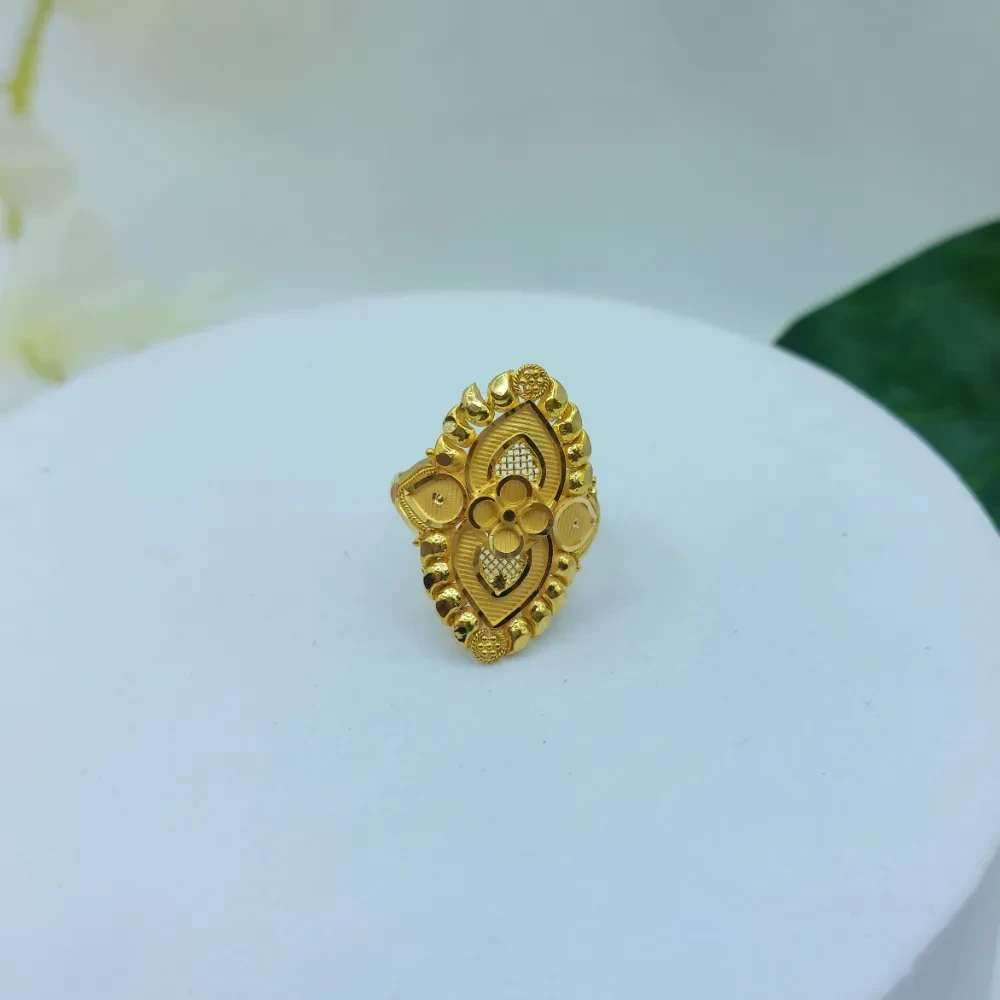 Floral Elegant 18k Gold Ring