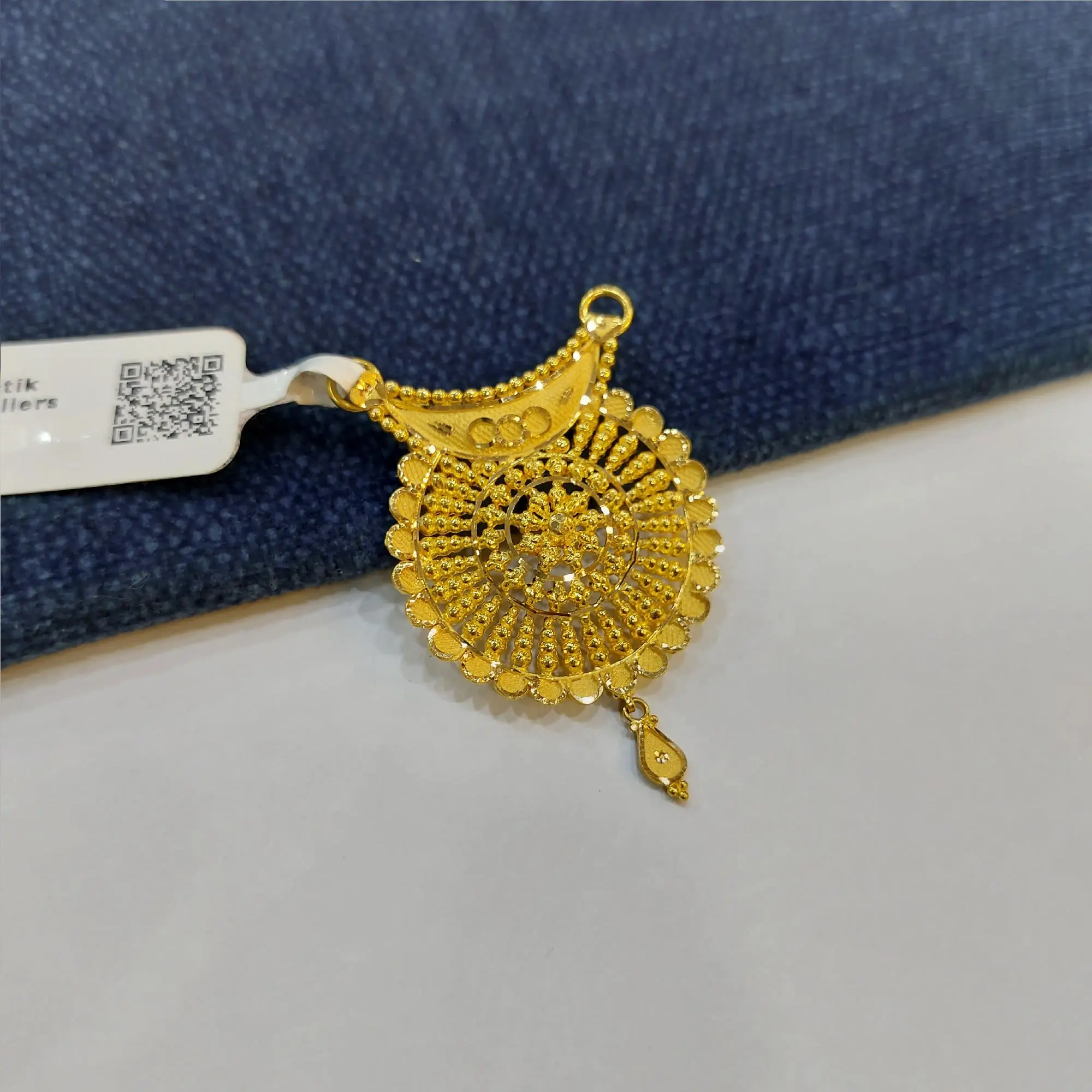 Trendy Gold Mangalsutra Pendant