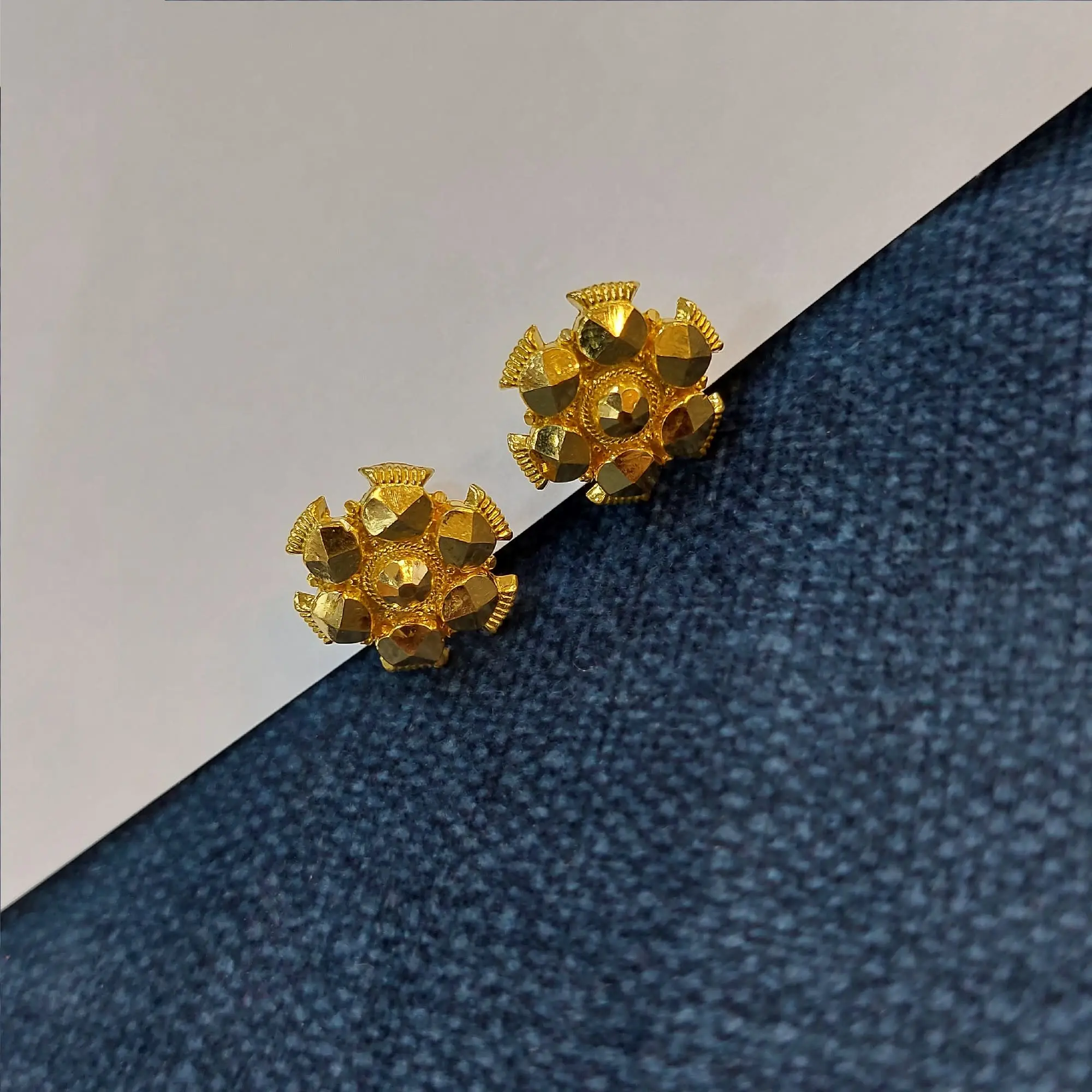 Traditional Gold Tops