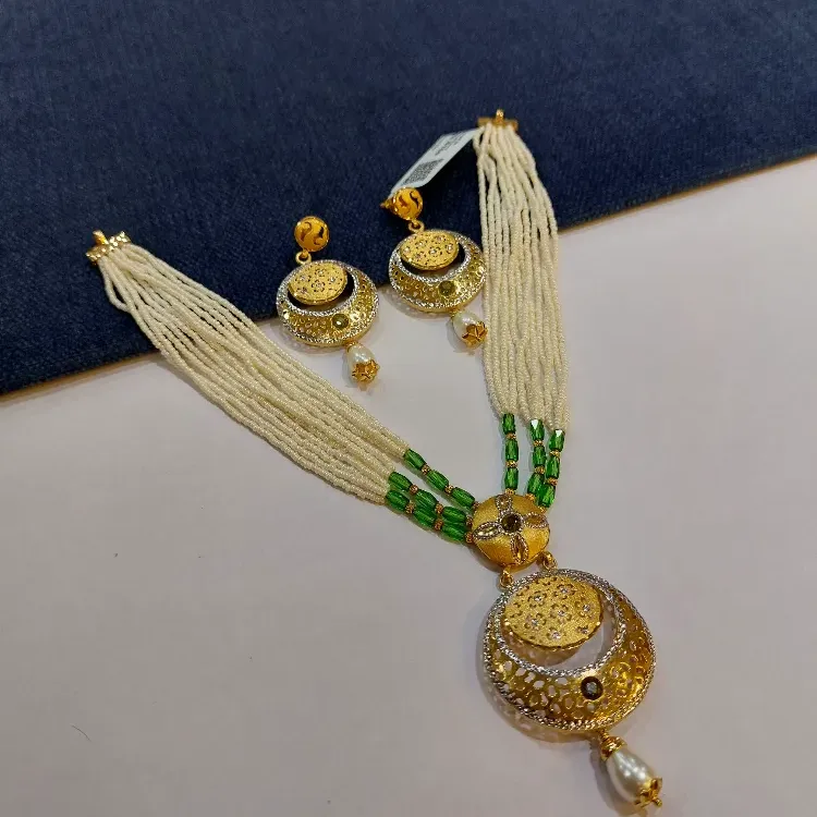 Trendy Gold White Moti Necklace