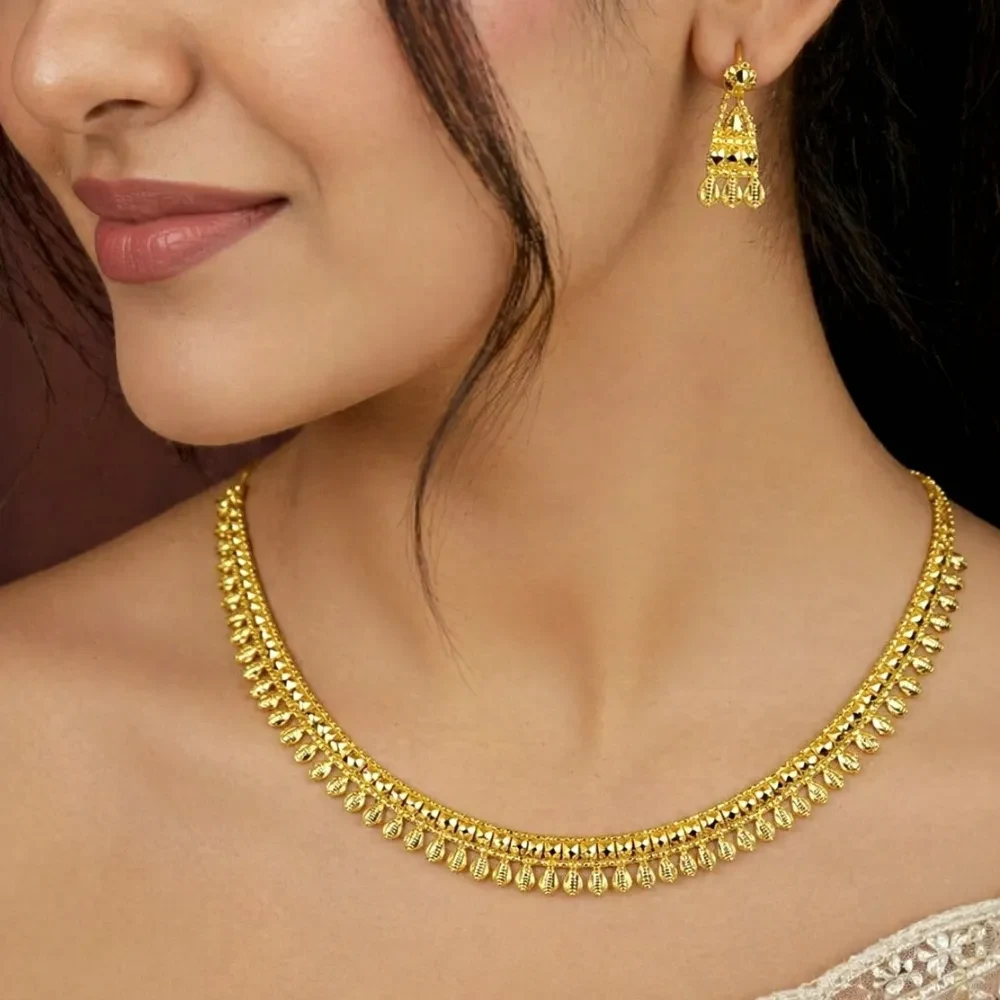 Elegant Dangling Necklace Set