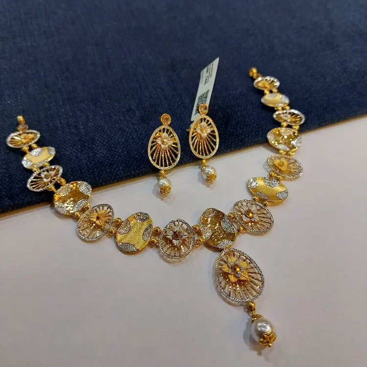 Style Gold Necklace With White Rodium