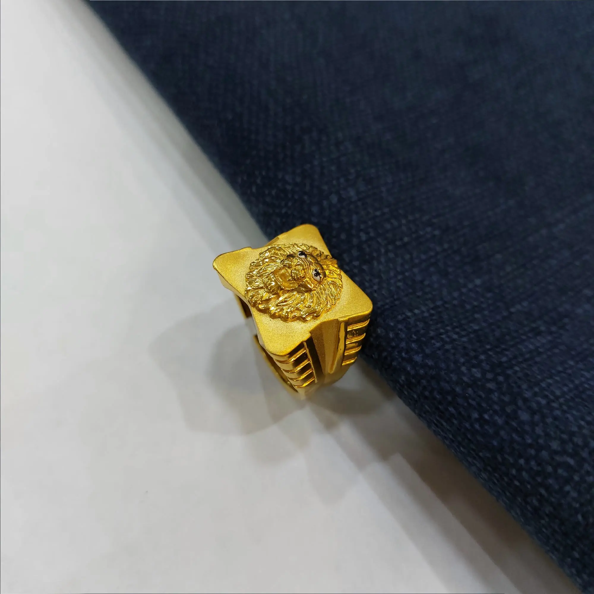 Trendy Gold Gents Ring