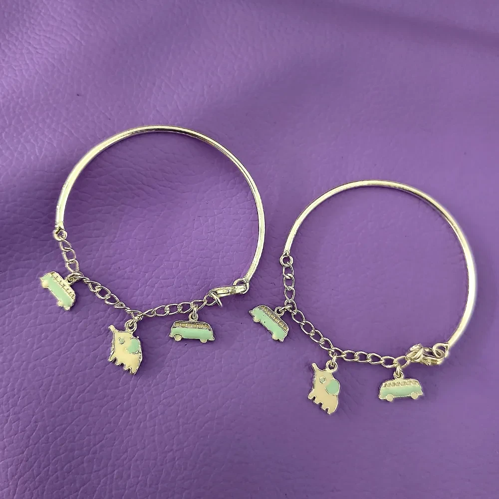 Bus and pig Charms kadali
