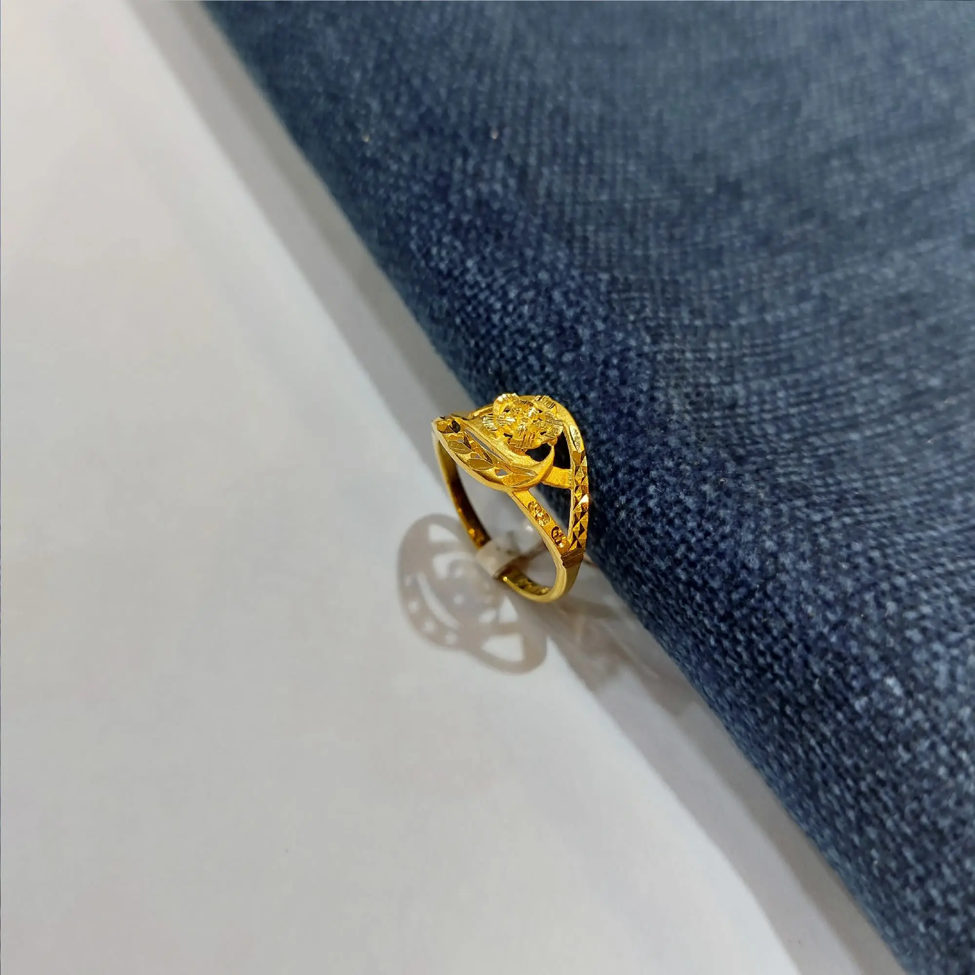 Style Gold Ladies Ring