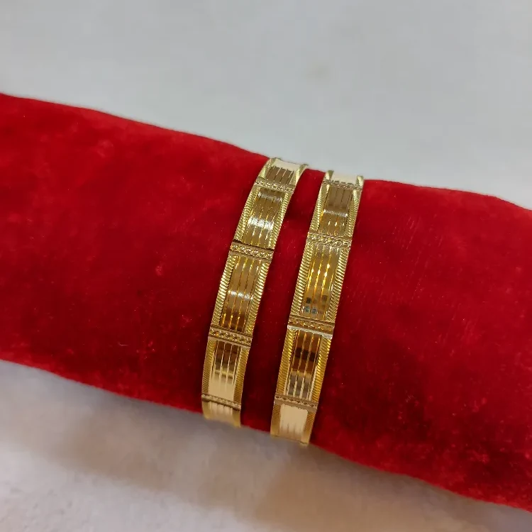 Trendy Gold Ladies Bangles