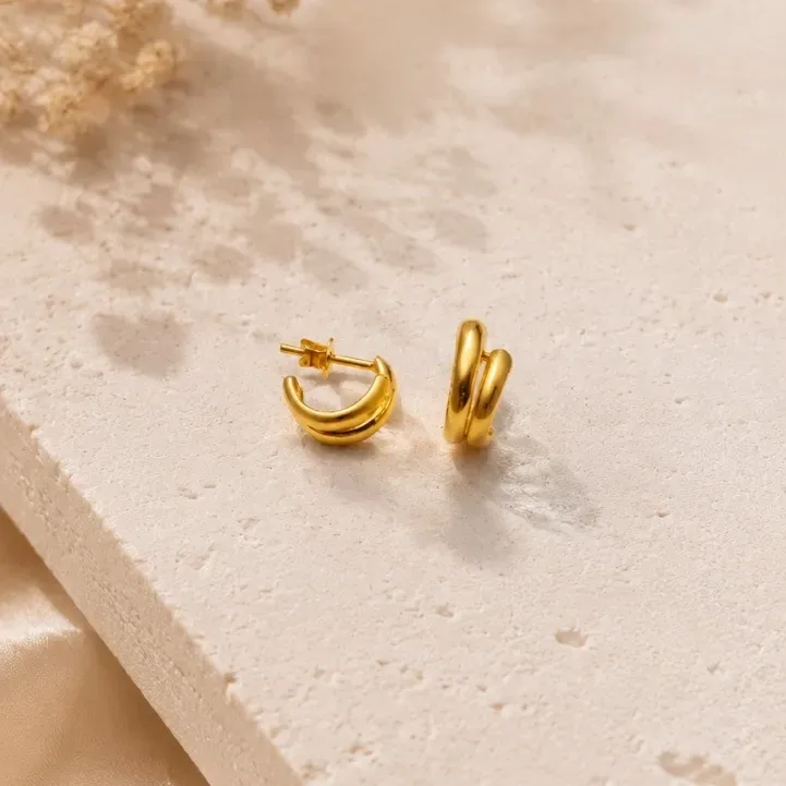 Minimalist 9kt Gold Earring