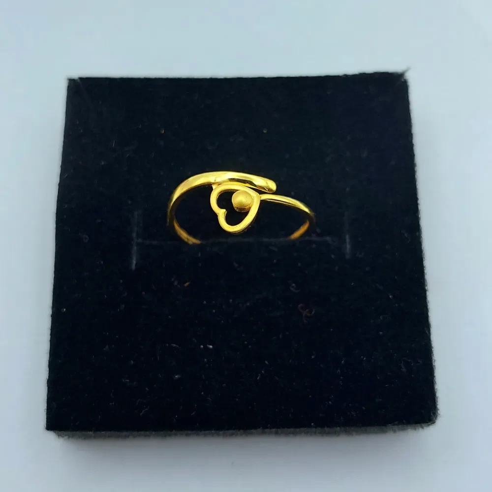 Elegant Heart 9kt Gold Ring