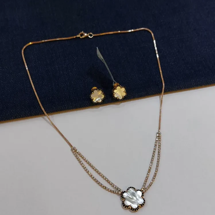 Style Rose Gold Necklace With Mother Of Pearl