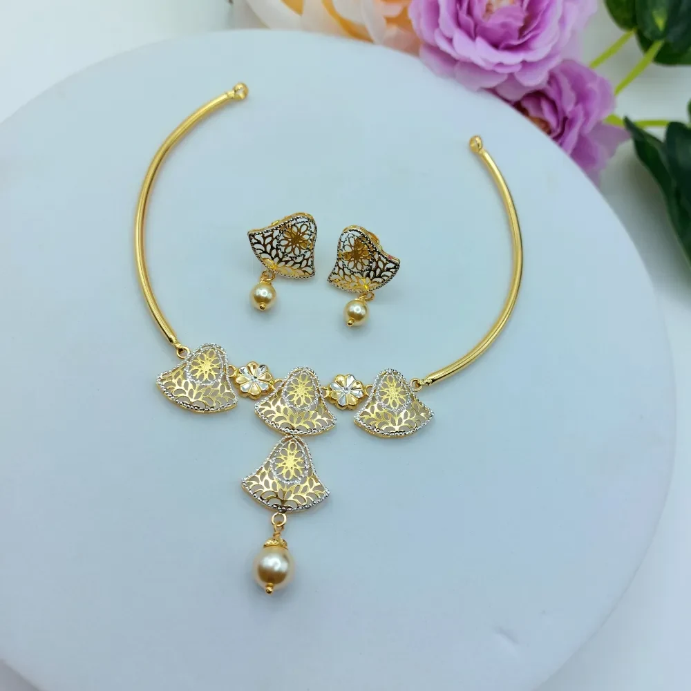 Minimalist Gold Choker Necklace Set