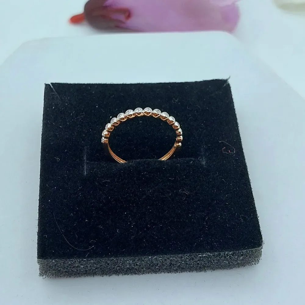 Timeless Sparkle 9kt Gold Ring