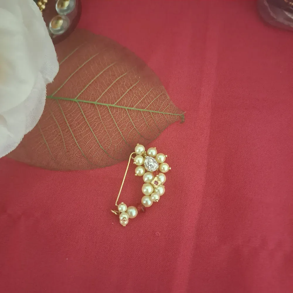 Elegant Gold Nath