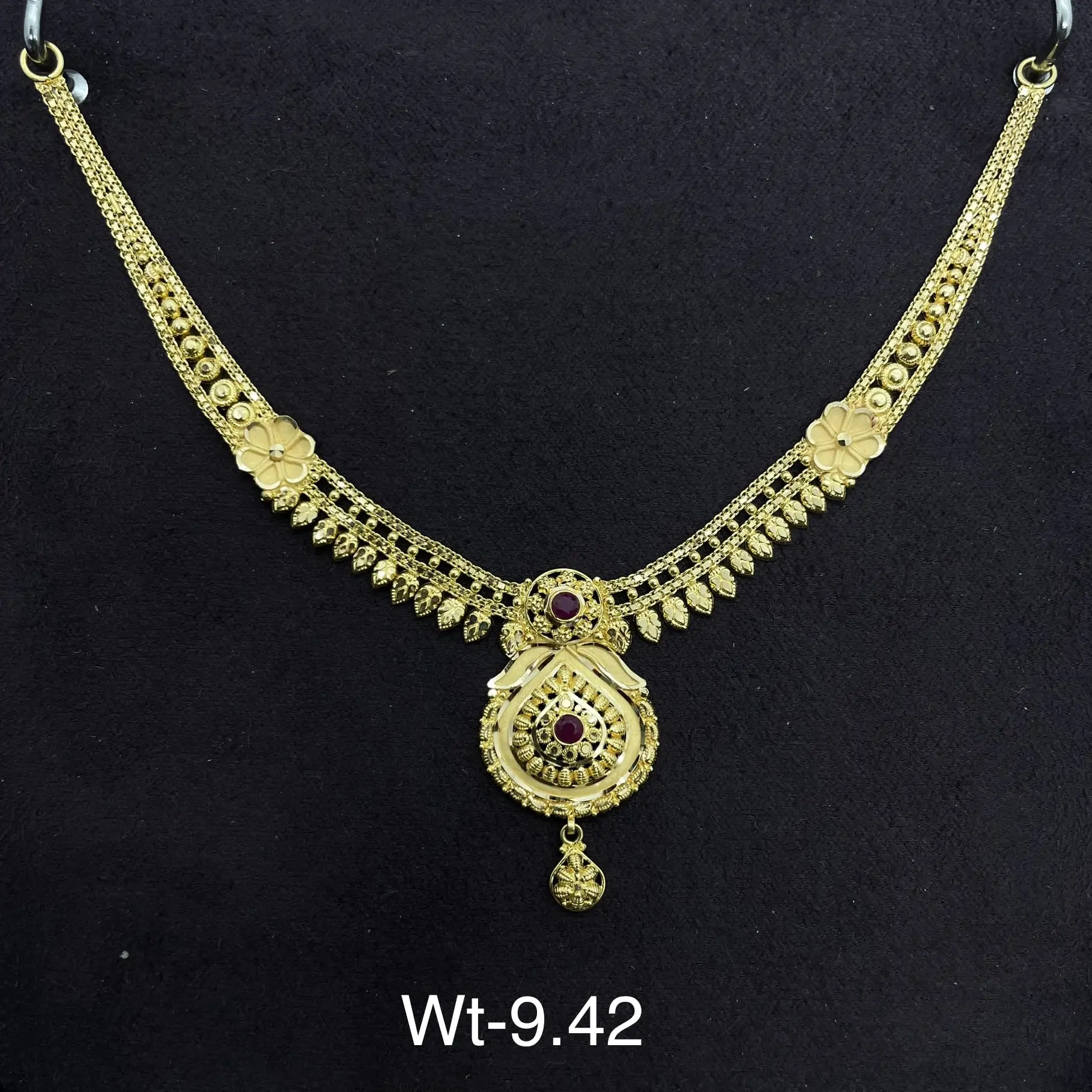 Short Light Weight Necklace
