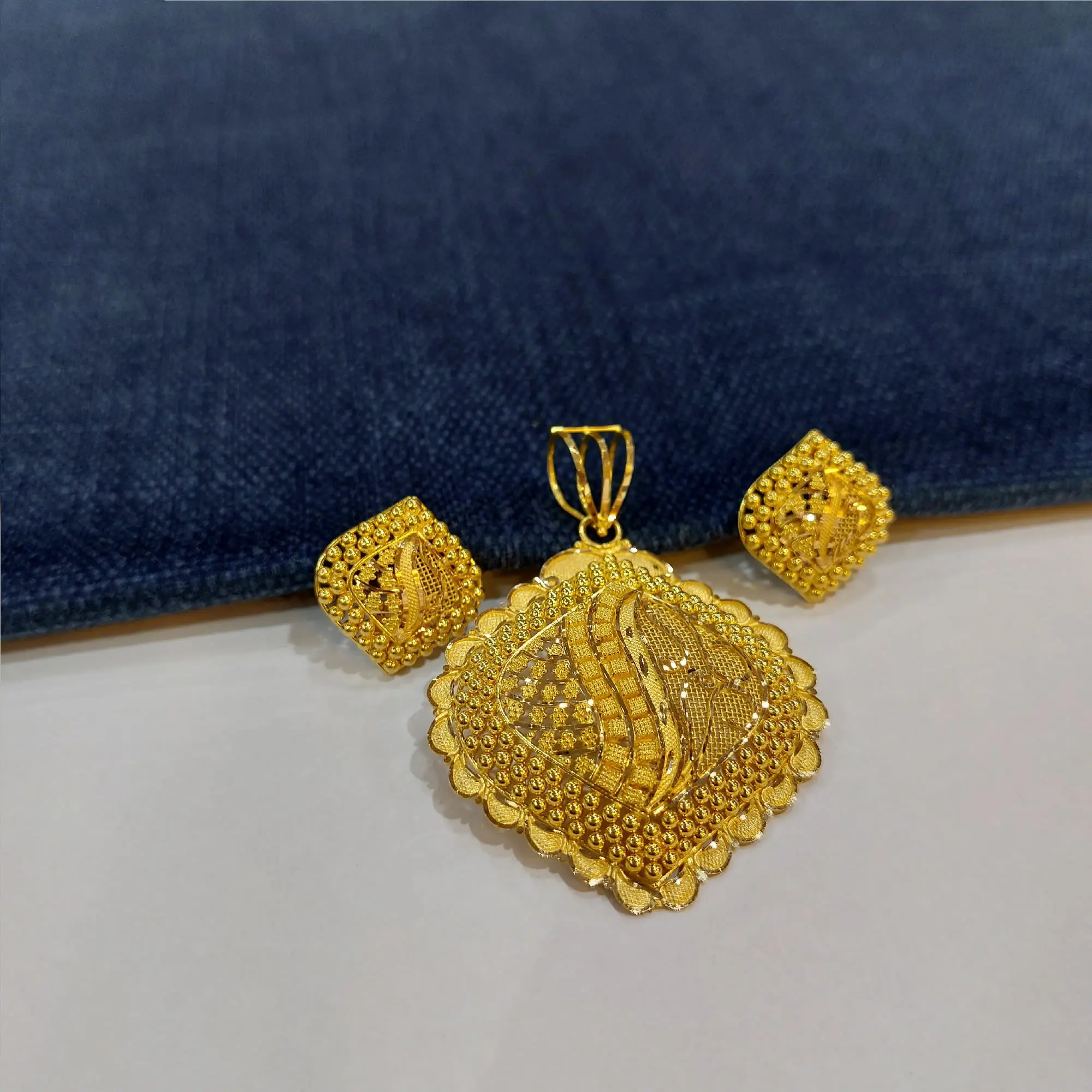 Gold Pendant Set