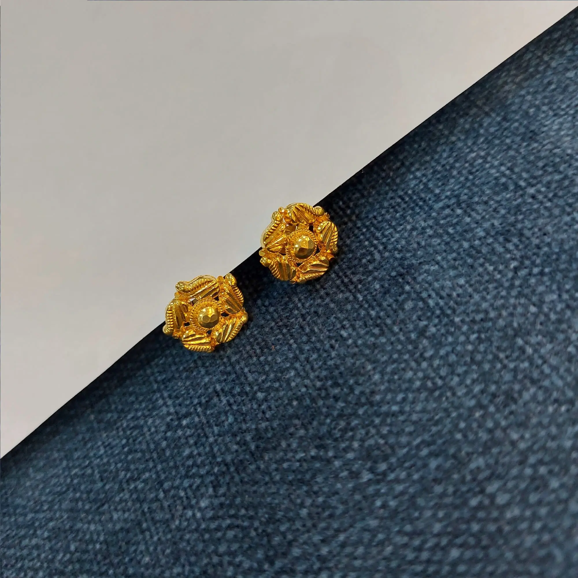 Fancy Light Weight Gold Tops